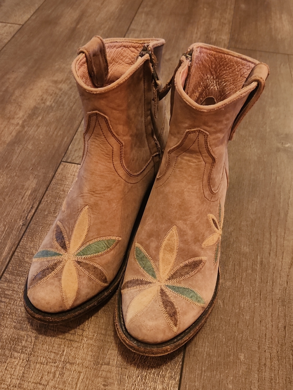 Miss Macie Tan Leather Ankle Boots with Floral Pedal Inlay Size 9.5
